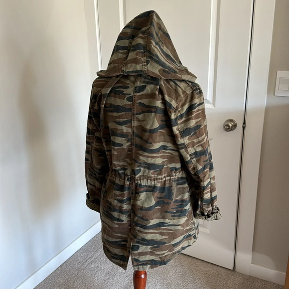 Lucky brand women’s camo green, long utility style jacket with hood size medium - Picture 4 of 6